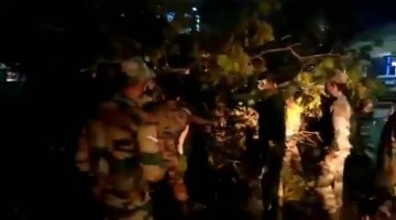 আম্ফানের পর কলকাতায় সব স্বাভাবিক করার চেষ্টা চালিয়ে যাচ্ছে সেনা