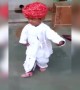 দেখুন এই কিউট বাচ্চা কি সুন্দর নাচ দেখাচ্ছে