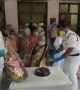 এক মহিলার ৮৭তম জন্মদিন পালন করলেন কলকাতা পুলিশ এক বৃদ্ধাশ্রমে